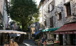 Image of Under the roof in the center of Vence