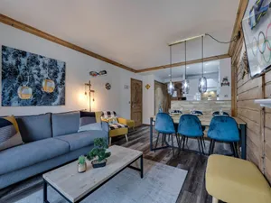 Image of Renovated 3-Room Apartment for 6 in Ski-In\/Out Residence with Pool & Jacuzzi in Arc 1950