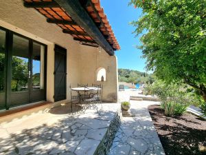 Image of Villa with pool in the heart of olive groves