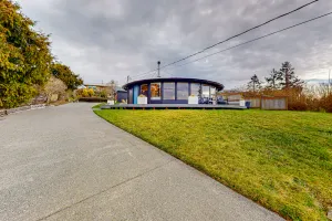 Image of Dog-friendly home & bunkhouse with private hot tub, amazing ocean view