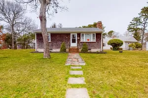 Image of Cozy cottage with resident beach access - central AC, WiFi, washer & dryer