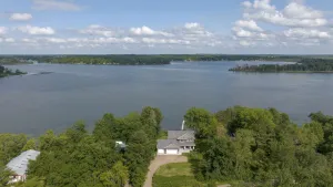 Image of Newer Lakehouse on 100ft of Shoreline