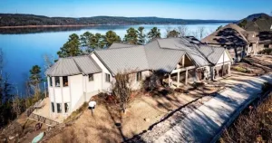 Image of Gorgeous Views Spacious Lakefront Multifamily Fun