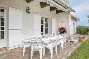 Image of Tous à la mer dans une grande maison de famille !