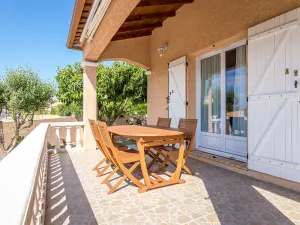 Image of Charming Air-Conditioned House with Garden, Terrace, and Parking in Mèze