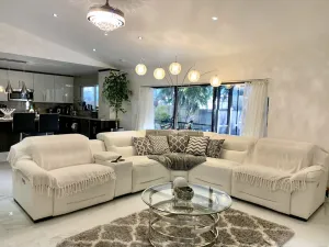 Image of Luxurious House in West Palm Beach, Pool and hot tub