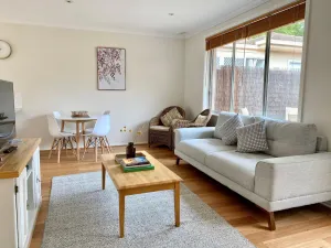 Image of Style on Stanley- central, single garage and wifi! - Central two bedroom apartment with a queen bed, two singles and kitchen facilities