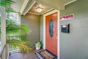 Image of Boho Bungalow 3br, Steps from Swan Lake Morton