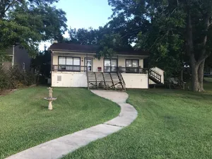 Image of Lakeside cottage