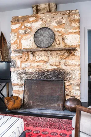 Image of Beautifully renovated 1860’s cottage located in the heart of town.