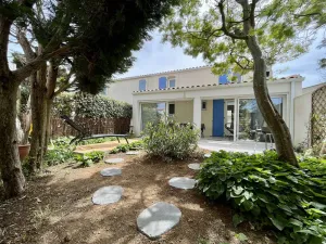 Image of Charming Oléron House: 2 Bedrooms, Mezzanine, 750m from La Rémigeasse Beach, WiFi Included