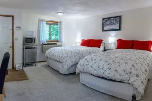 Image of Lodge Room 7 at Green Springs Inn