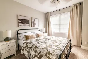 Image of Spacious 3 Bedroom 2.5 Bath Townhouse - Free Wi-Fi