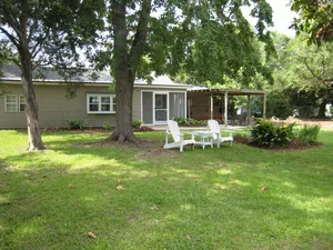 Image of Gulf Palms Cottage....Walking distance-beach, cafes, town center. Quiet area.