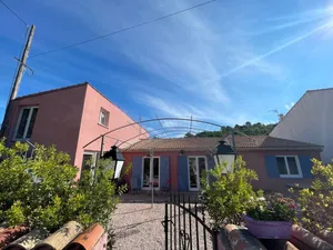 Image of Charming property surrounded by vineyards near St Chinian