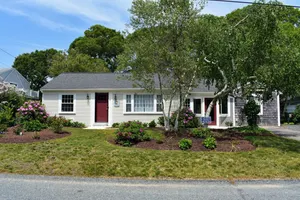 Image of Fully renovated three bedroom home sleeping 6!