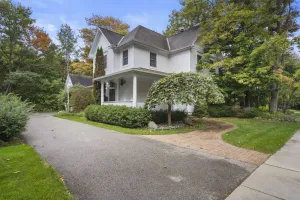 Image of Downtown Harbor Springs! SECOND ST- Sleeps 10+ walk to Main St! 1\/4 mile!!