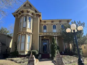 Image of Family Friendly, Historic Mansion Row, **5 min from Louisville!**