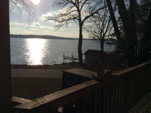 Image of Great fishing. Large one bedroom, two baths, Beautiful view of lake independence