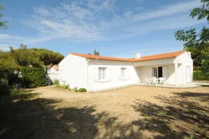 Image of One-storey house located 100 m from the beach