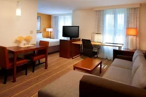 Image of Pet-friendly Hotel! Outdoor Pool, Free Breakfast, Near Six Flags Great America!