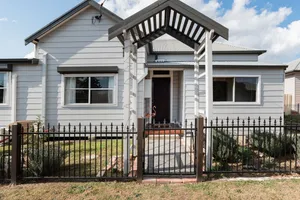Image of Flamingo House - 7 mins to Pokolbin wineries, dog friendly, fully fenced