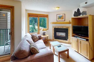 Image of Wonderful Studio in Complex w\/Ski-In\/Ski-Out Access + Shared Pool & Hot Tub\/WiFi