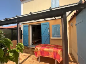 Image of Charmante Villa T3 Mezzanine Climatisée - Terrasse - 400m de la Plage - 6P - Parking - FR-1-799-29