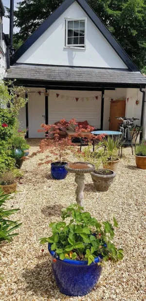 Image of Rose Cottage, Burley. Beautiful location in New Forest. Dog friendly, sleeps 12