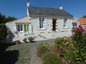 Image of Charming 2BR Holiday Home in Notre-Dame-de-Monts with Garden, 50m from Shops, Pet-Friendly
