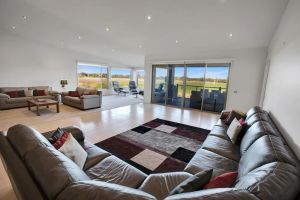 Image of Elevated 180-degree views of the Mitchell River and Clifton Creek