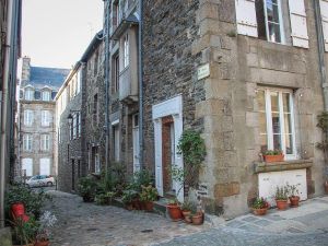 Image of Beautiful 1 bedroom apartment in the historic district of Granville