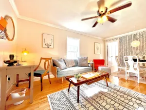 Image of Wine and Wedding Mountain Getaway at Arborview - 5 minutes from Downtown