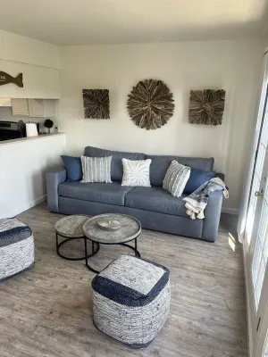 Image of Clean and spacious unit with private balcony 1.5 blks from the beach!