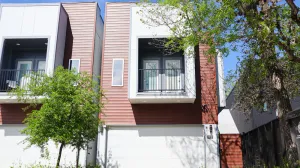 Image of Modern Townhome 5min. to Med District, NRG, and Zoo! Perfect for families