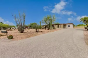 Image of Cozy 2-bedroom guesthouse with dedicated workspace