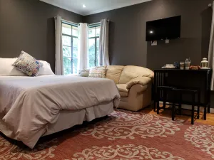 Image of Queen Bed Private Medical Center Area Pets welcome very comfortable bed