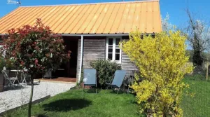 Image of La petite enseigne - Chez Hélène - Gîtes en baie