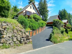 Image of AGREABLE CHALET à BESSE au coeur de la nature Berthelage