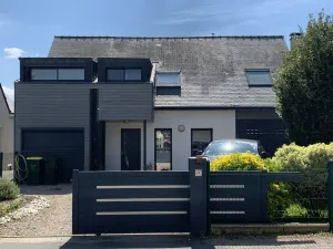 Image of Comfortable, contemporary accommodation 100 metres from the beach ( gold mine )