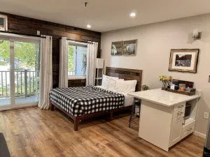 Image of Adventures!  Stylish Loon Mountain Studio apt w\/Pool & Hot Tub