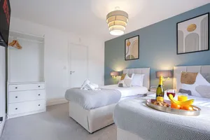 Image of Beautiful & Spacious Home - Sleeps 10