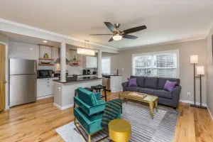 Image of Trendy 1 BR w\/KING Bed in Central Location