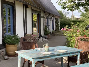 Image of Charmant Cottage Dans Vaste Jardin Fleuri