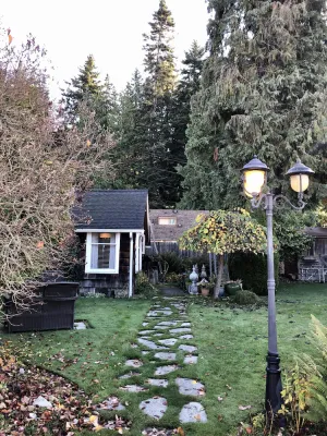 Image of Cozy Cottage with Parklike Gardens