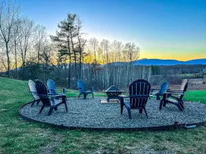 Image of Saugerties Retreat 1 min walking from HITS, 7 BRs