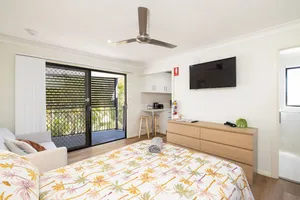 Image of Aircon! Espresso! Train! Restaurants! 4144D0