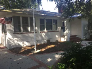 Image of Beautiful 1946 Bungalow close to downtown Jacksonville with Guesthouse