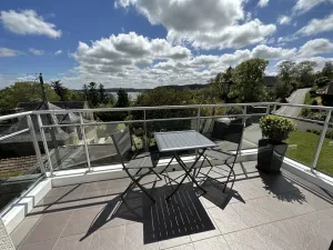 Image of Charming south-facing apartment with sea view