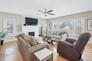 Image of Spacious 2\/1 w\/large yard only 20 min to STL Arch